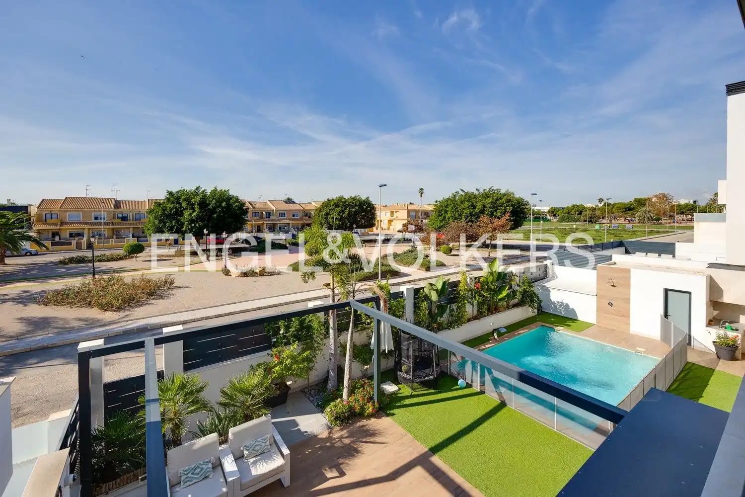 Vista exterior de Casa o chalet en venta en San Pedro del Pinatar con Aire acondicionado, Calefacción y Jardín privado