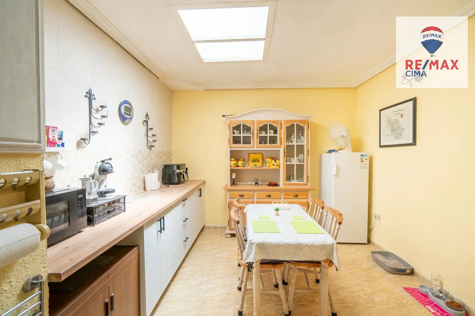 Cocina de Casa adosada en venta en Cuevas del Campo con Aire acondicionado, Calefacción y Terraza
