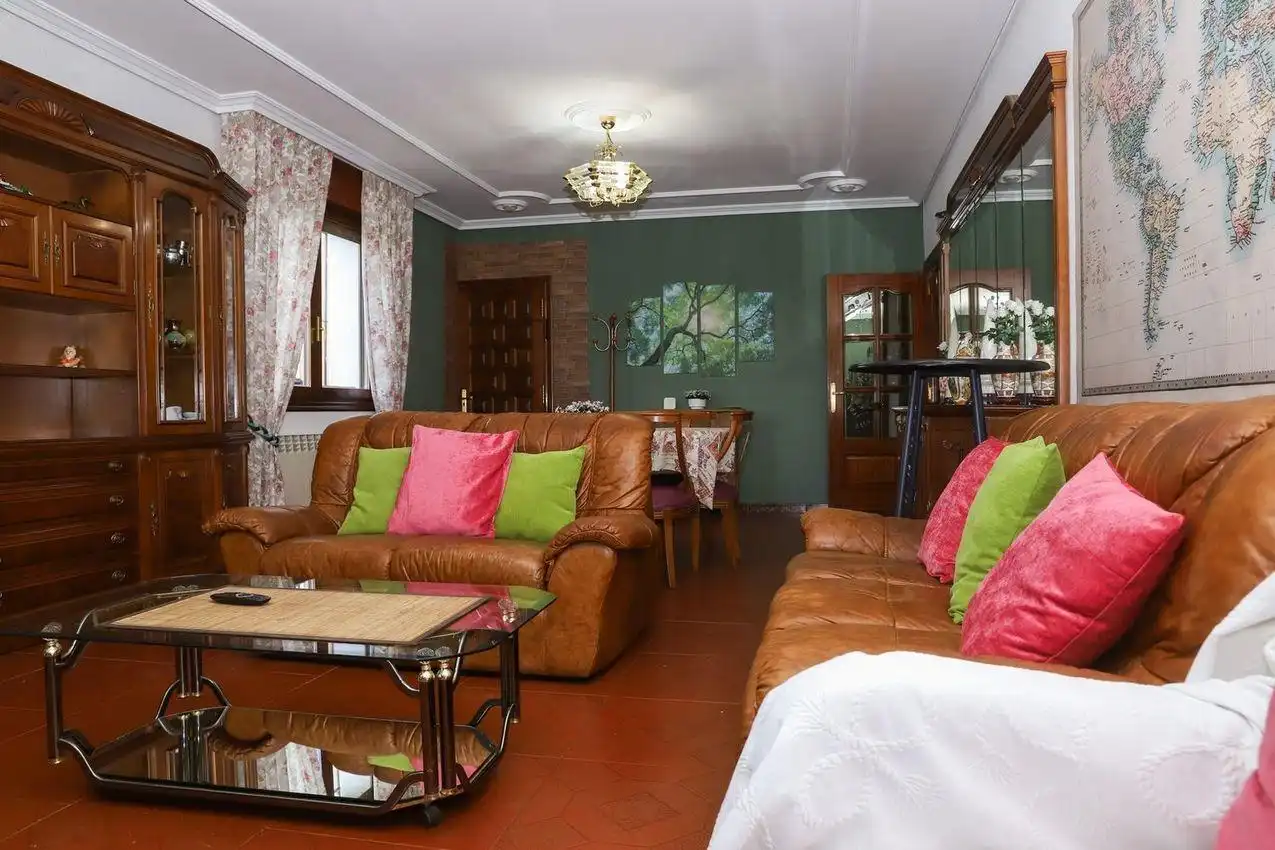 Sala de estar de Casa o chalet en venta en Trespaderne con Calefacción, Jardín privado y Terraza