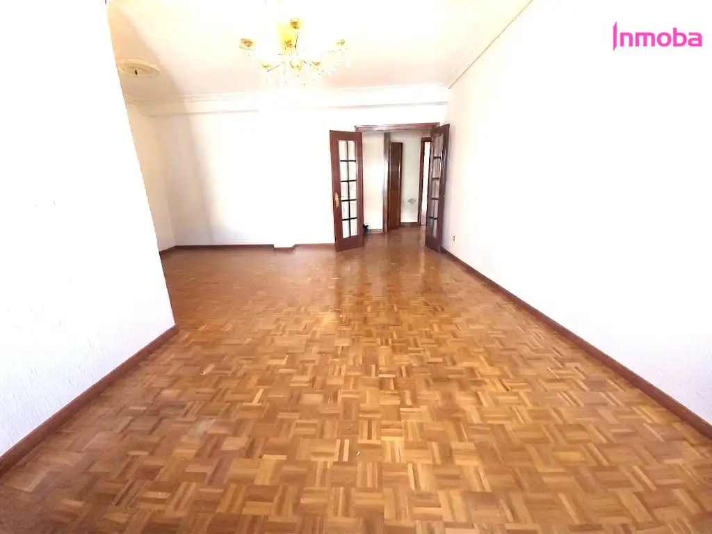 Sala de estar de Piso en venta en Aranda de Duero con Calefacción, Parquet y Terraza