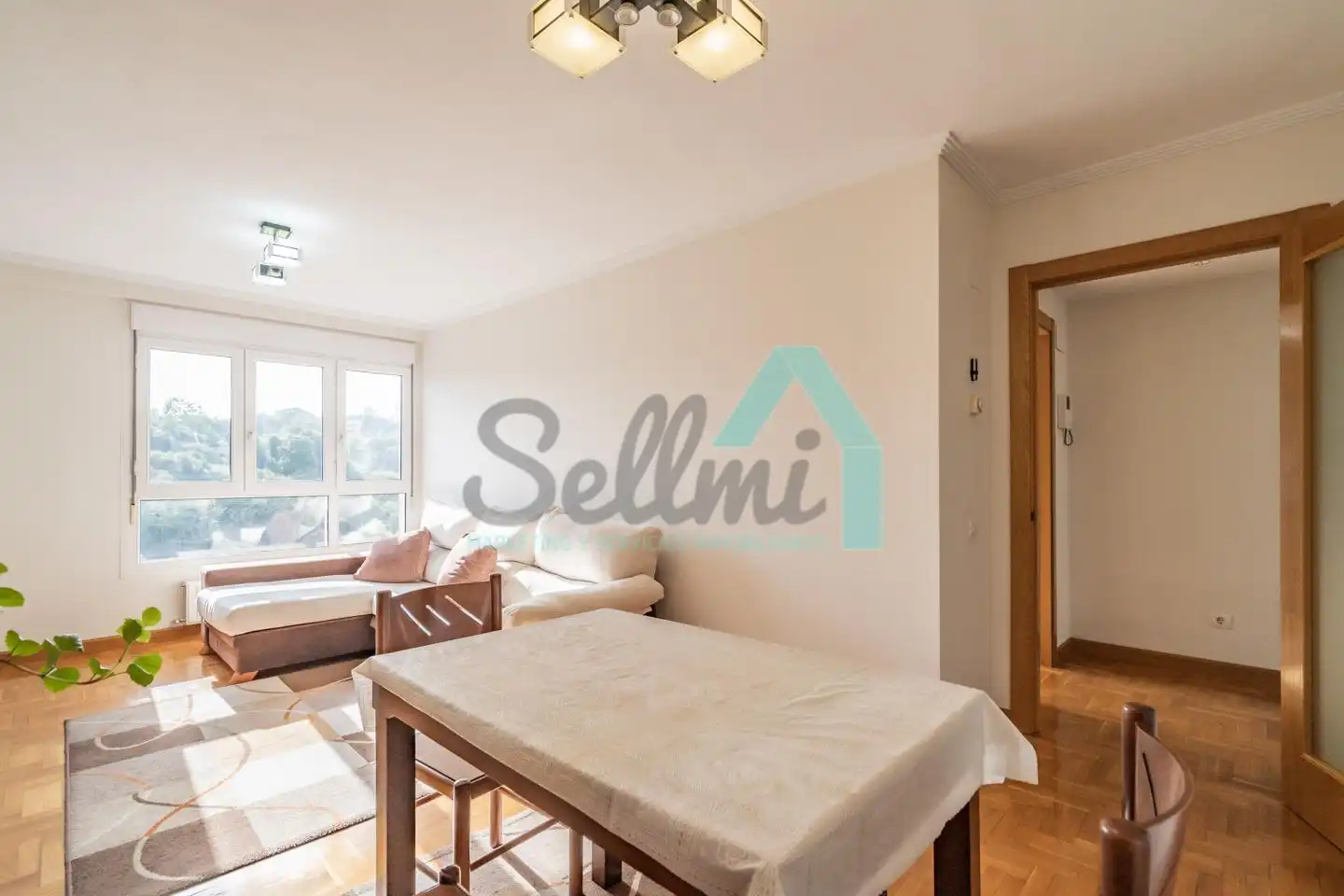 Bedroom of Flat for rent in Oviedo   with Heating, Parquet flooring and Furnished