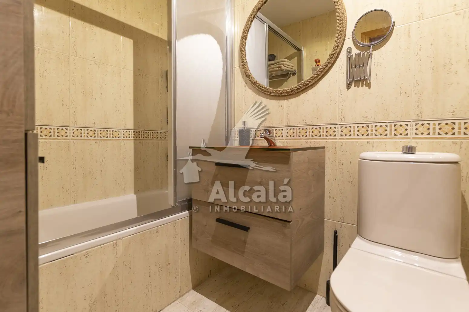 Bathroom of Flat for sale in Alcalá de Henares  with Air Conditioner, Heating and Private garden