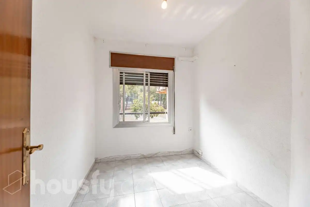 Bedroom of Flat for sale in Cornellà de Llobregat  with Air Conditioner