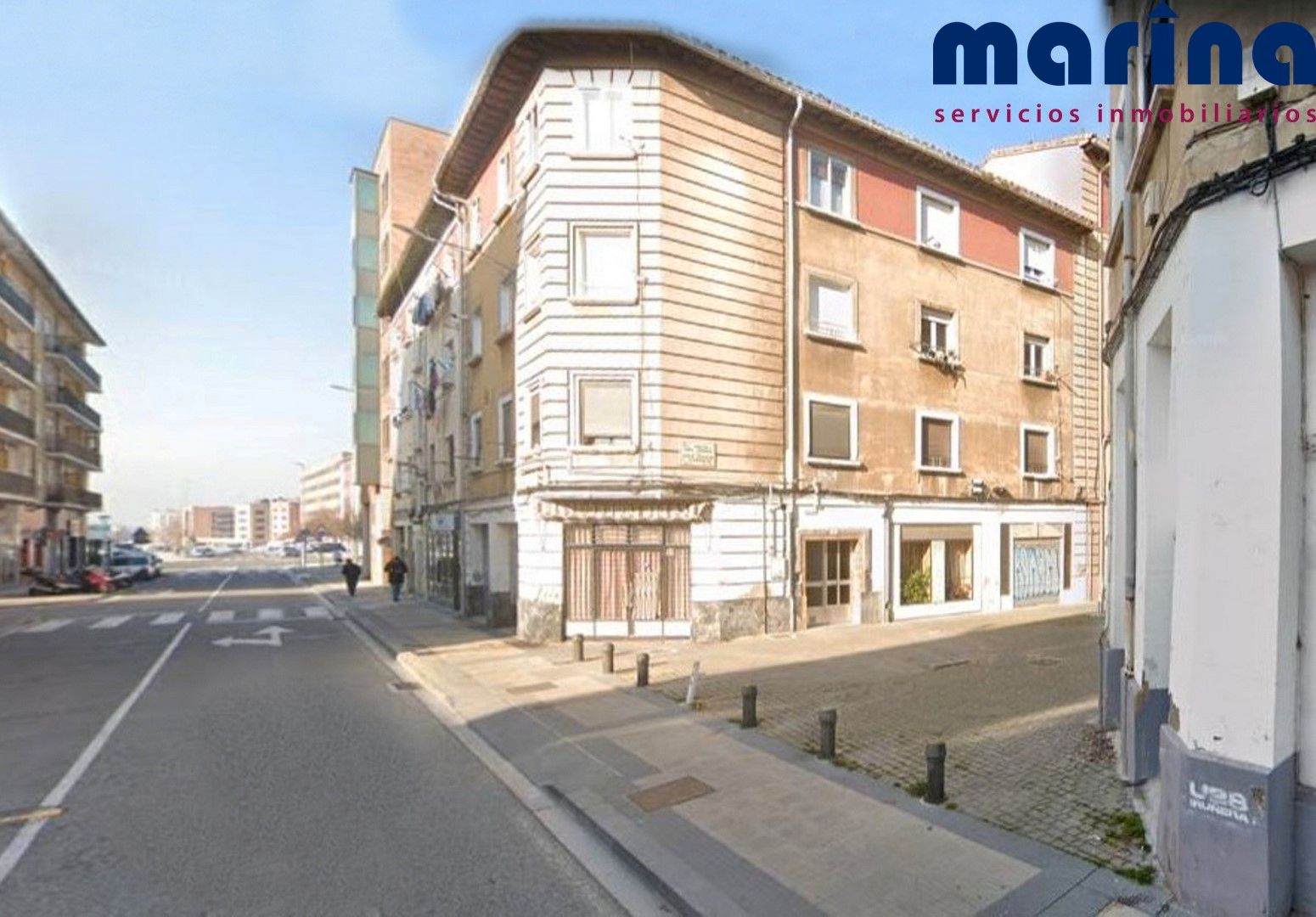 Vista exterior de Local en venda en  Pamplona / Iruña amb Calefacció, Terrassa i Moblat