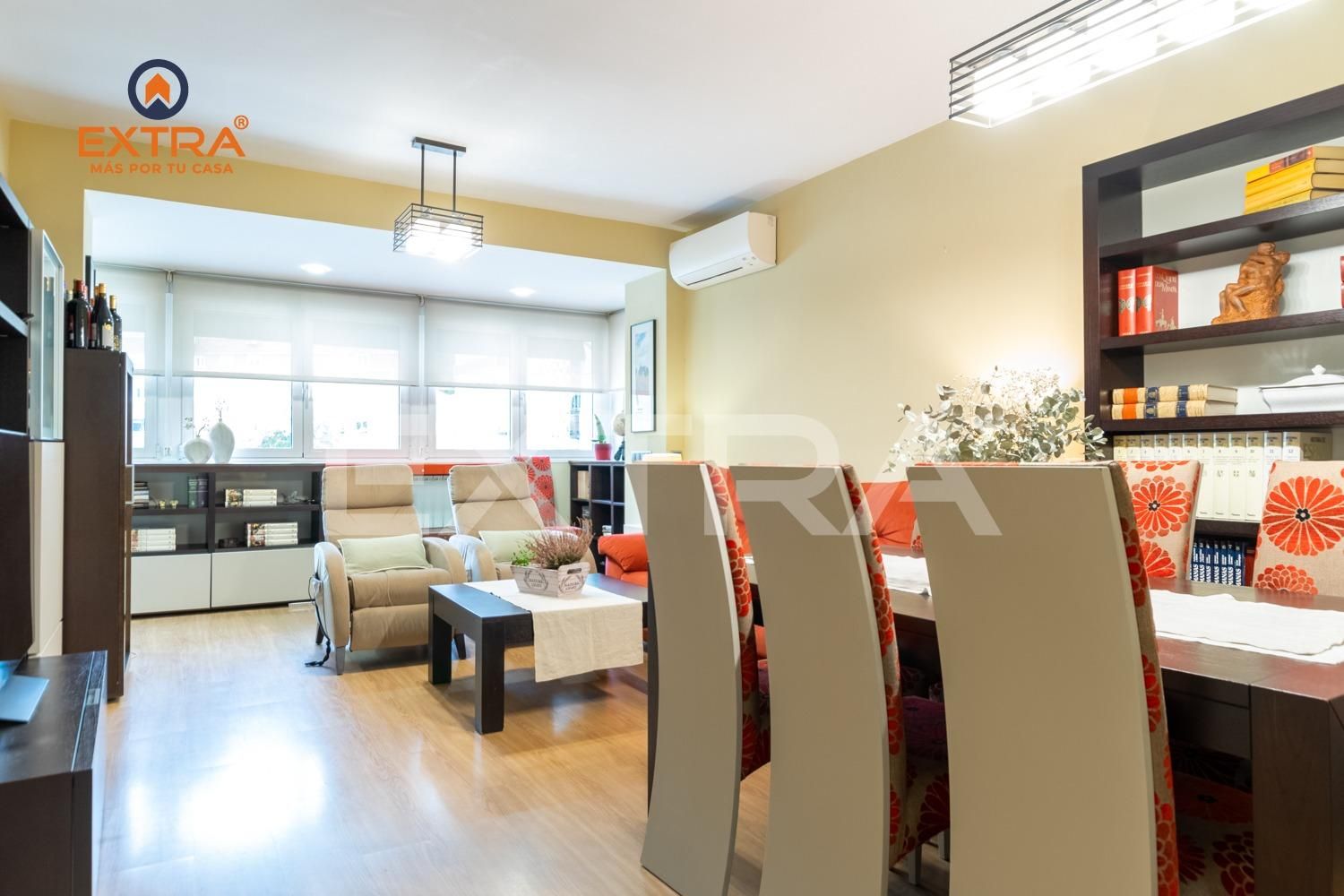Living room of Flat for sale in  Madrid Capital  with Heating, Private garden and Storage room