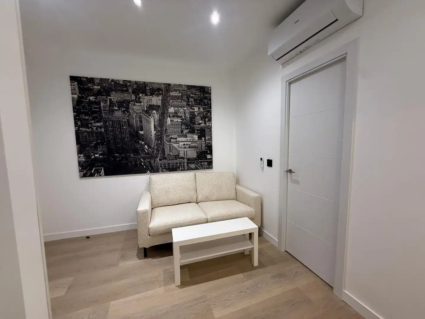 Sala de estar de Apartamento de alquiler en Madrid con Aire acondicionado, Calefacción y Trastero