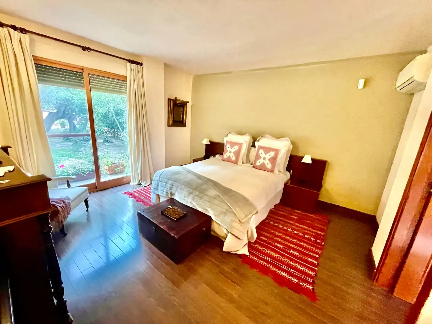 Dormitori de Casa o xalet en venda en Alicante / Alacant amb Aire condicionat, Calefacció i Jardí privat