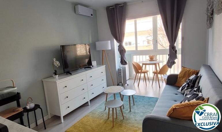Living room of Study for sale in Roses  with Air Conditioner and Furnished
