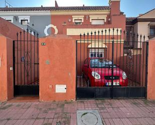 Aparcament de Casa adosada en venda en La Línea de la Concepción amb Balcó