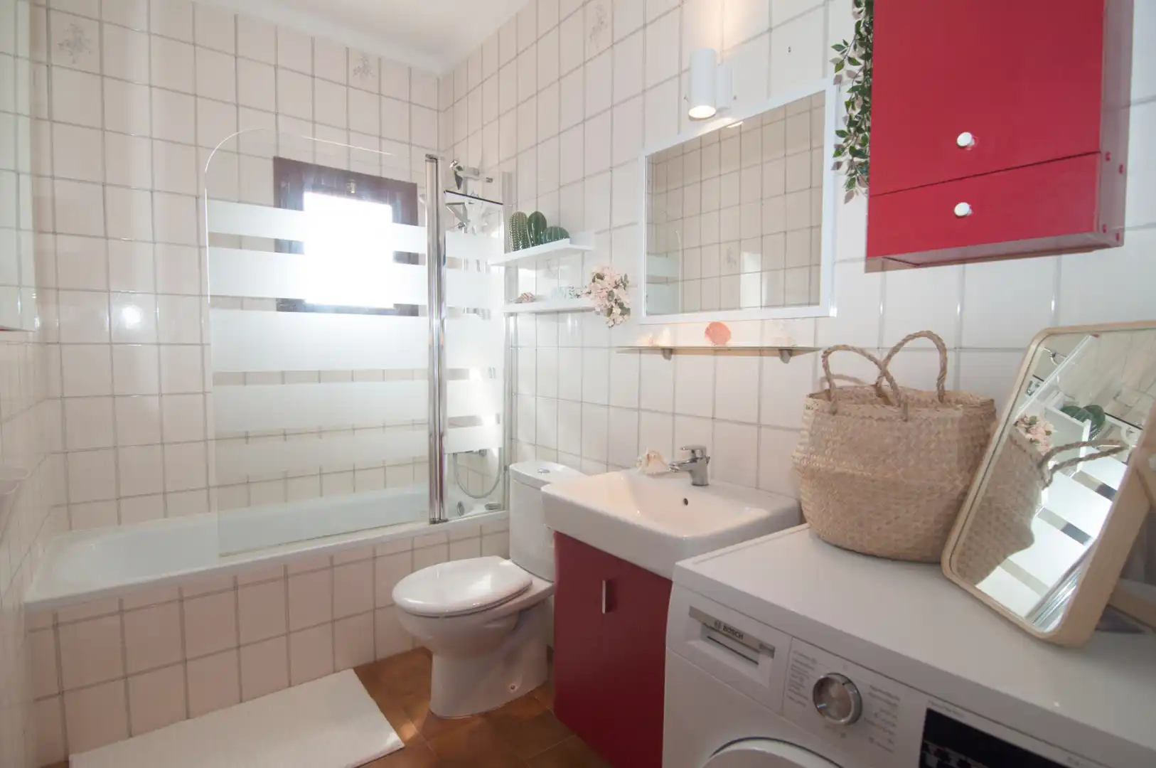 Baño de Ático en venta en L'Escala con Calefacción, Terraza y Amueblado