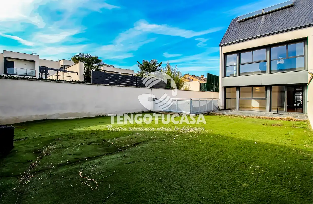 Detached homes for rent in Madrid  with Air Conditioner, Heating and Private garden