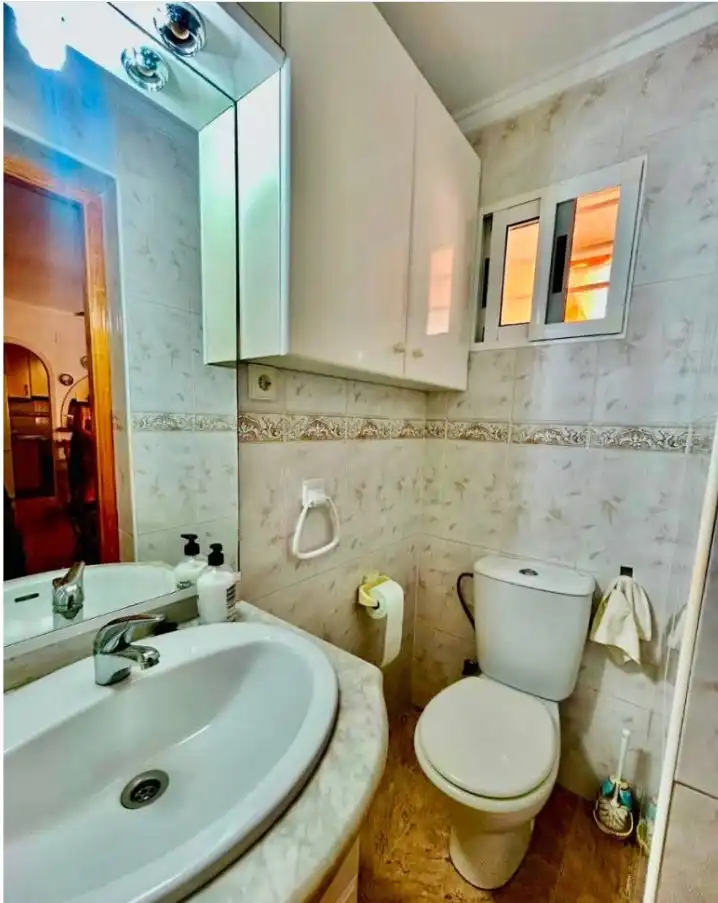 Baño de Dúplex en venta en Torrevieja con Terraza y Amueblado