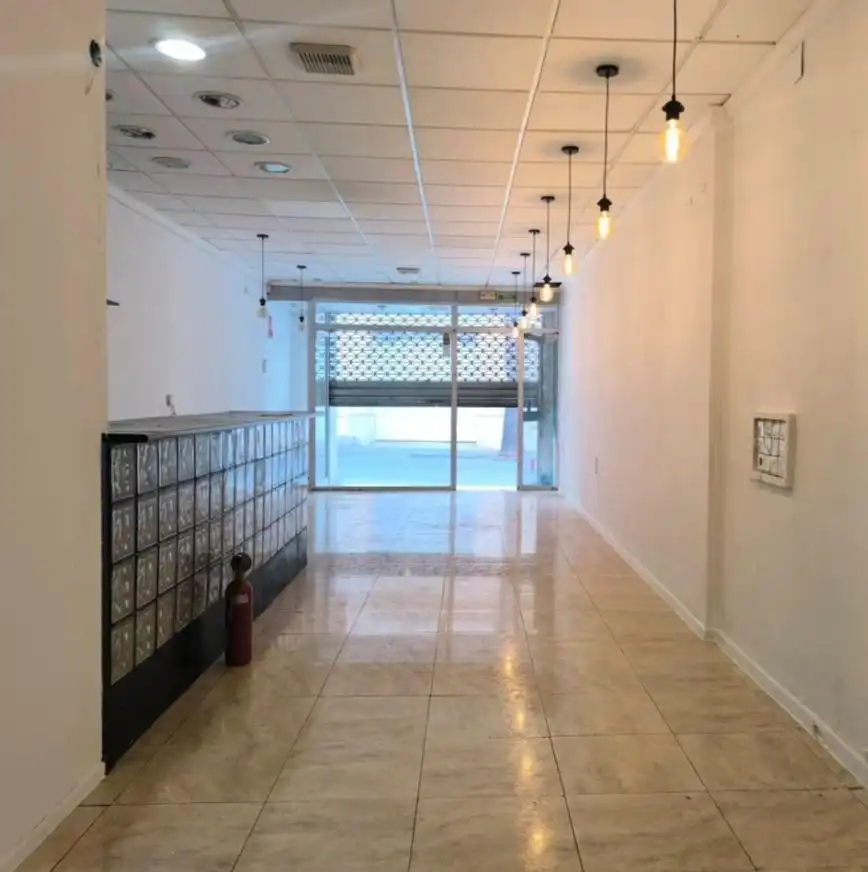 Local comercial en venda a Zona Hospital, imagen 3