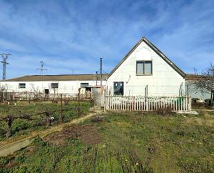 Vista exterior de Casa o xalet en venda en Riego de la Vega amb Calefacció