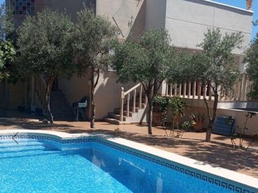 Villa con piscina in vendita a Calle Flamencos 75