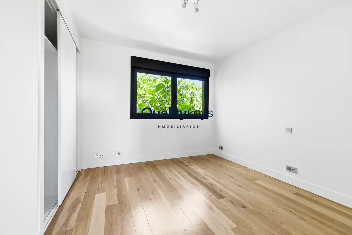Habitación de Casa o chalet en venta en Madrid con Aire acondicionado, Calefacción y Jardín privado