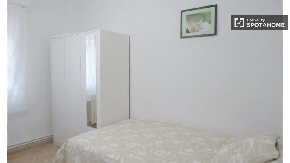 Room in Parque de los Cineastas