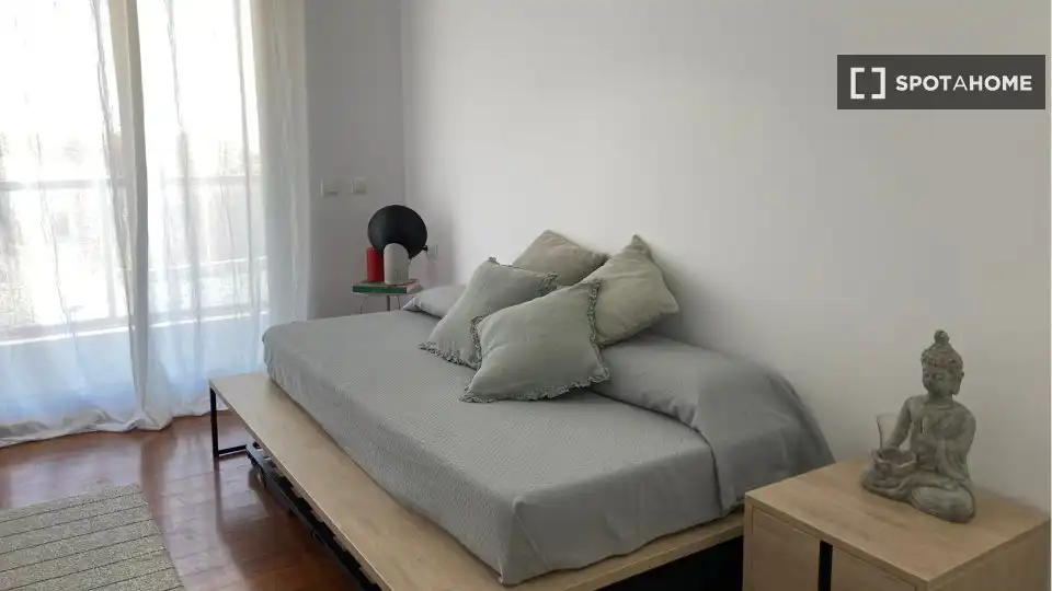 Room in Montañar - El Arenal