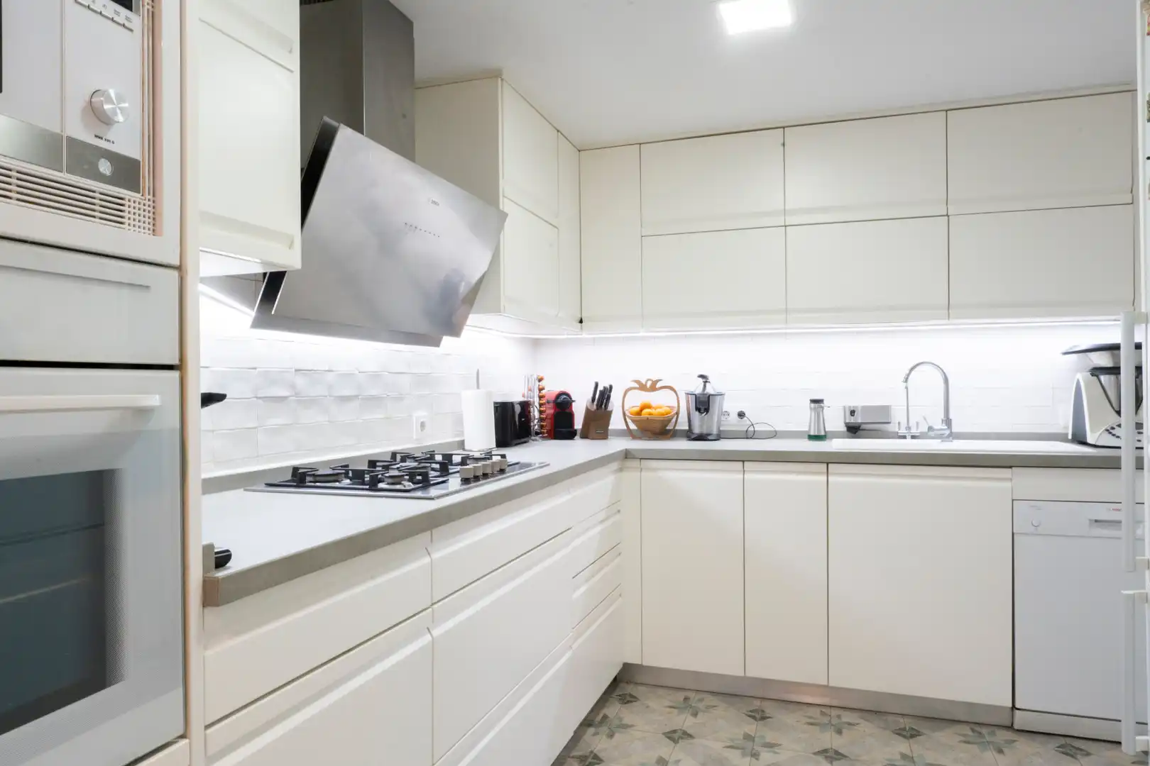 Küche von Wohnung zum Verkauf in Jaén mit Klimaanlage, Heizung und Privatgarten