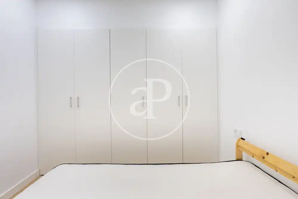 Schlafzimmer von Wohnung zur Miete in Valencia mit Klimaanlage, Heizung und Terrasse