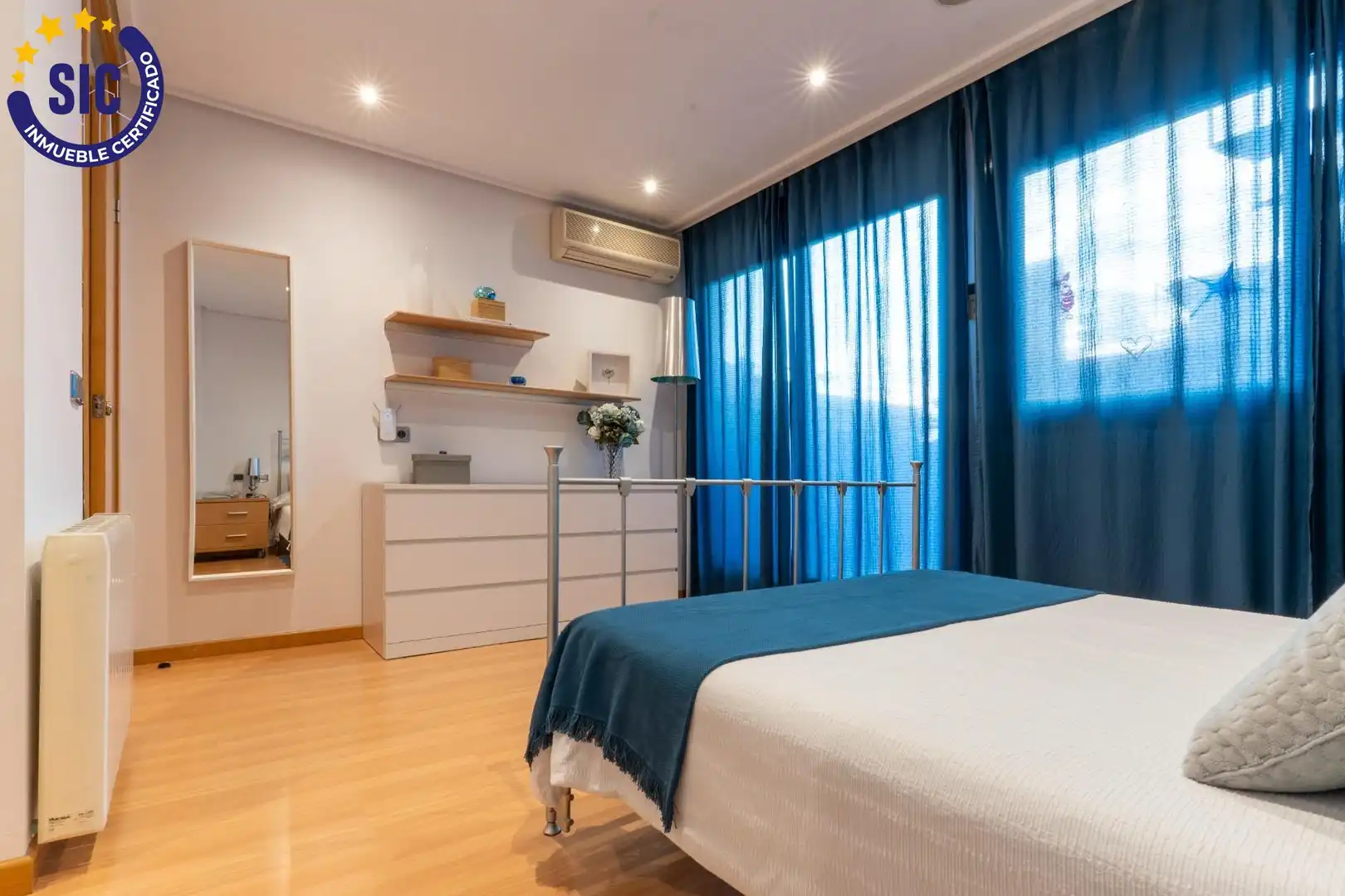 Bedroom of Houses for sale in Alaquàs  with Air Conditioner, Heating and Terrace