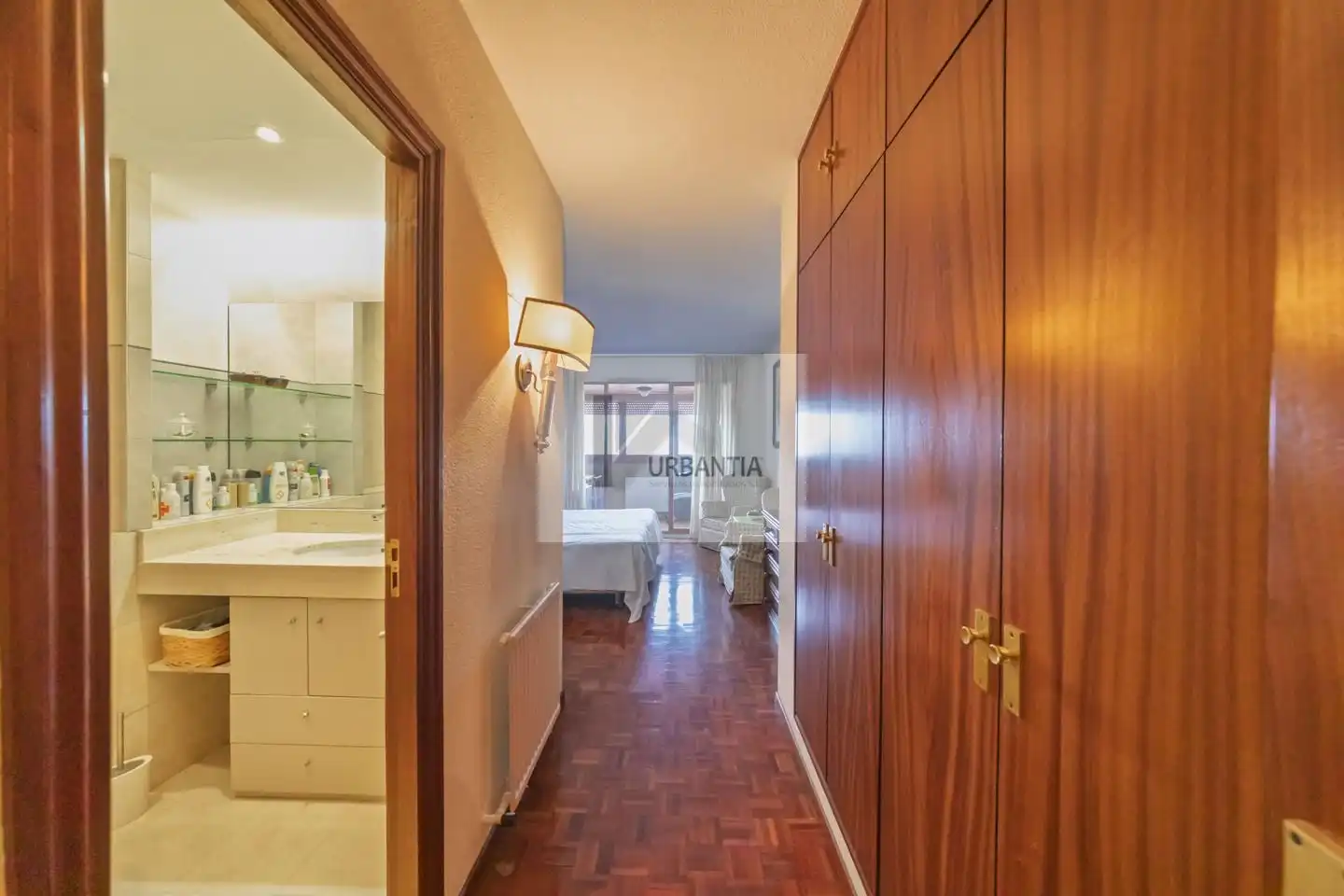 Piso en venta en  Pamplona / Iruña con Calefacción, Parquet y Terraza