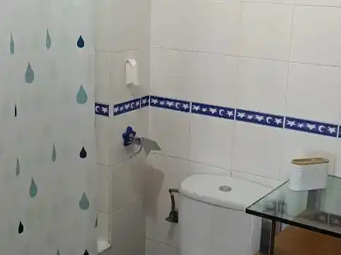 Badezimmer von Wohnung zur Miete in La Línea de la Concepción mit Klimaanlage und Balkon