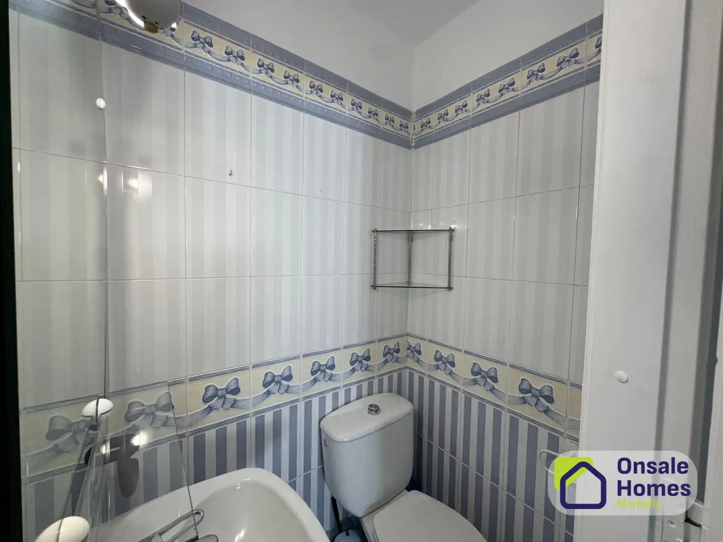 Baño de Casa adosada en venta en Marbella con Terraza, Balcón y Alarma