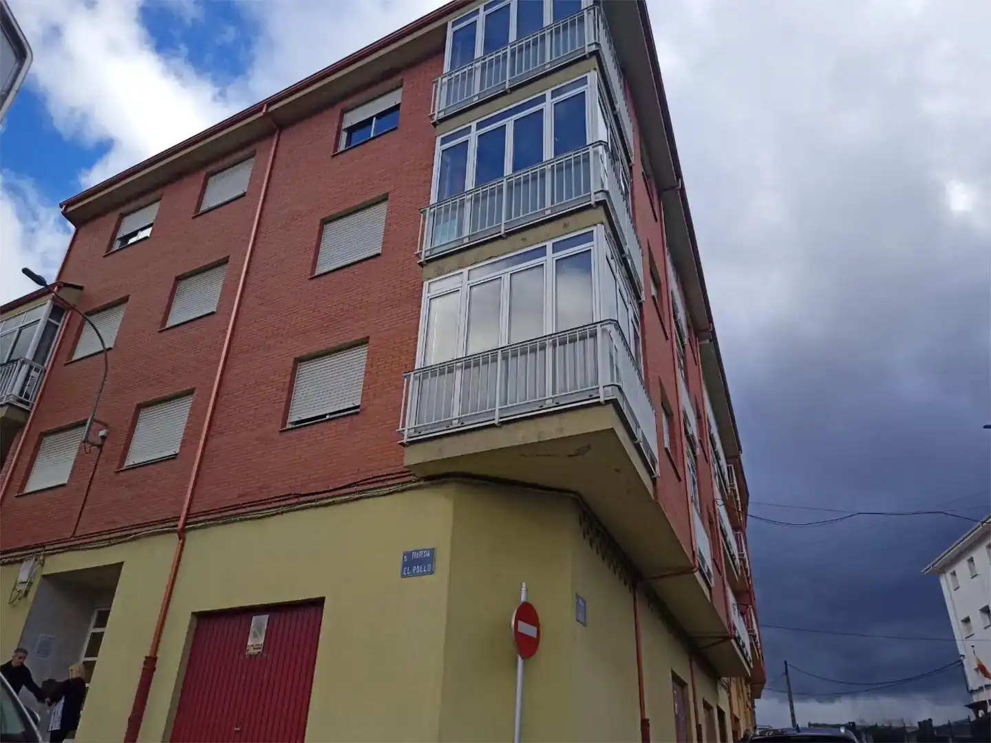 Vista exterior de Piso en venta en Toreno con Trastero y Amueblado
