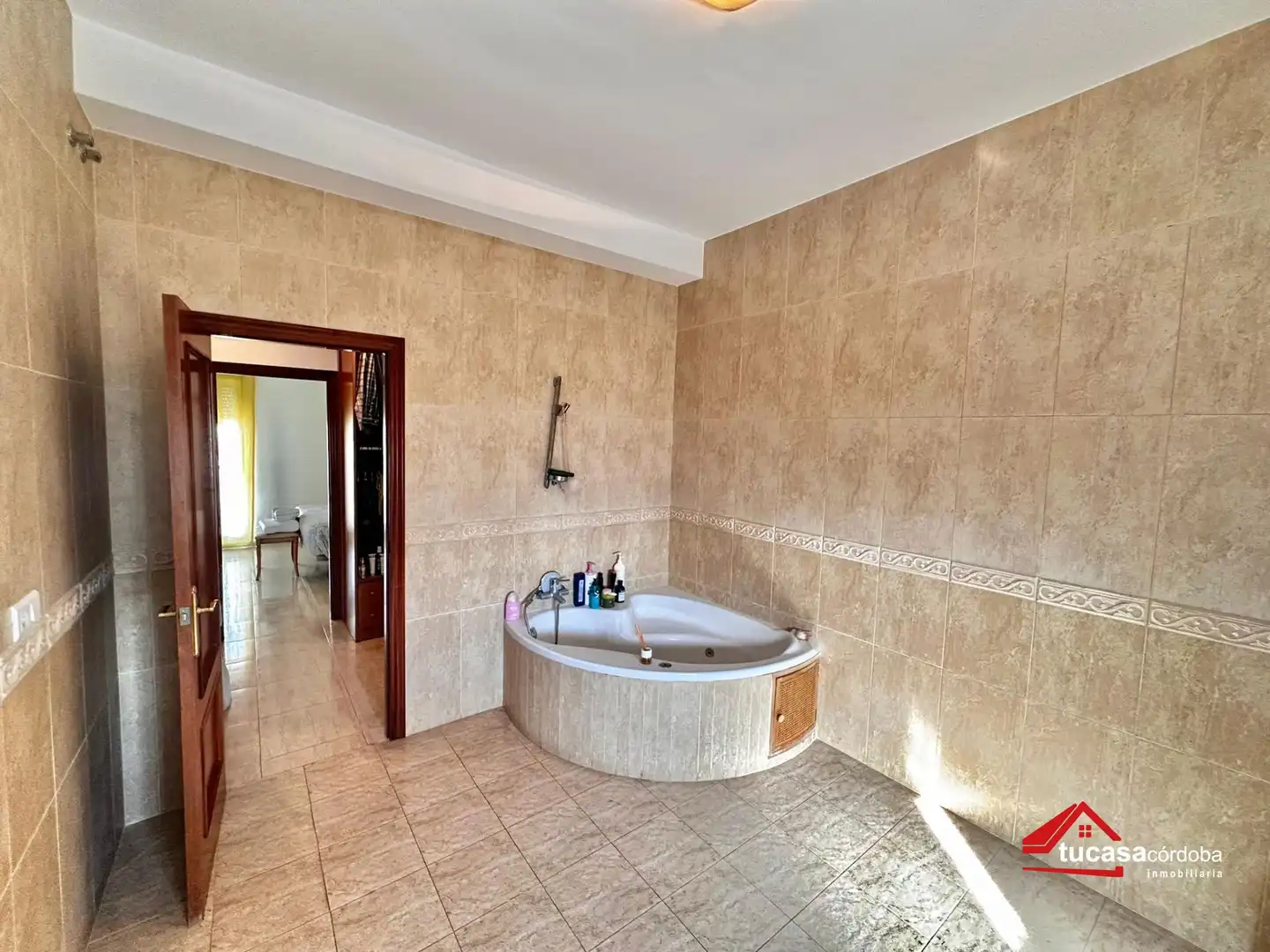 Bany de Casa o xalet en venda en Córdoba amb Aire condicionat, Jardí privat i Piscina