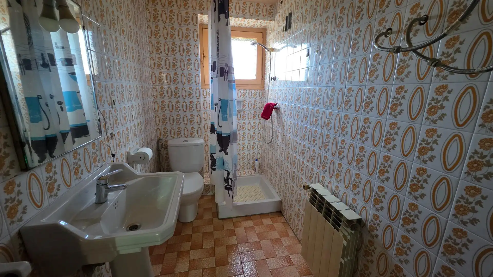Badezimmer von Einfamilien-Reihenhaus zum Verkauf in Capellades mit Alarm