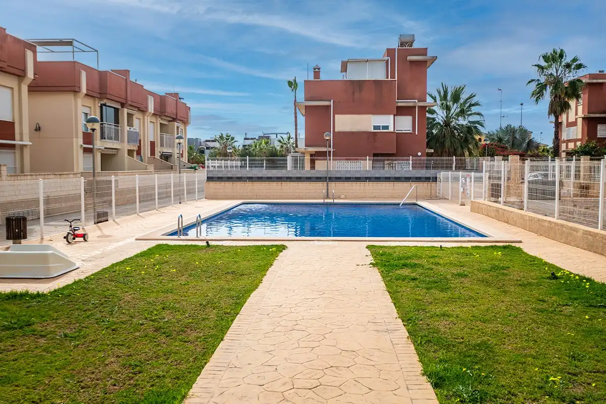 Piscina de Apartament en venda en Orihuela amb Terrassa, Piscina i Piscina comunitària