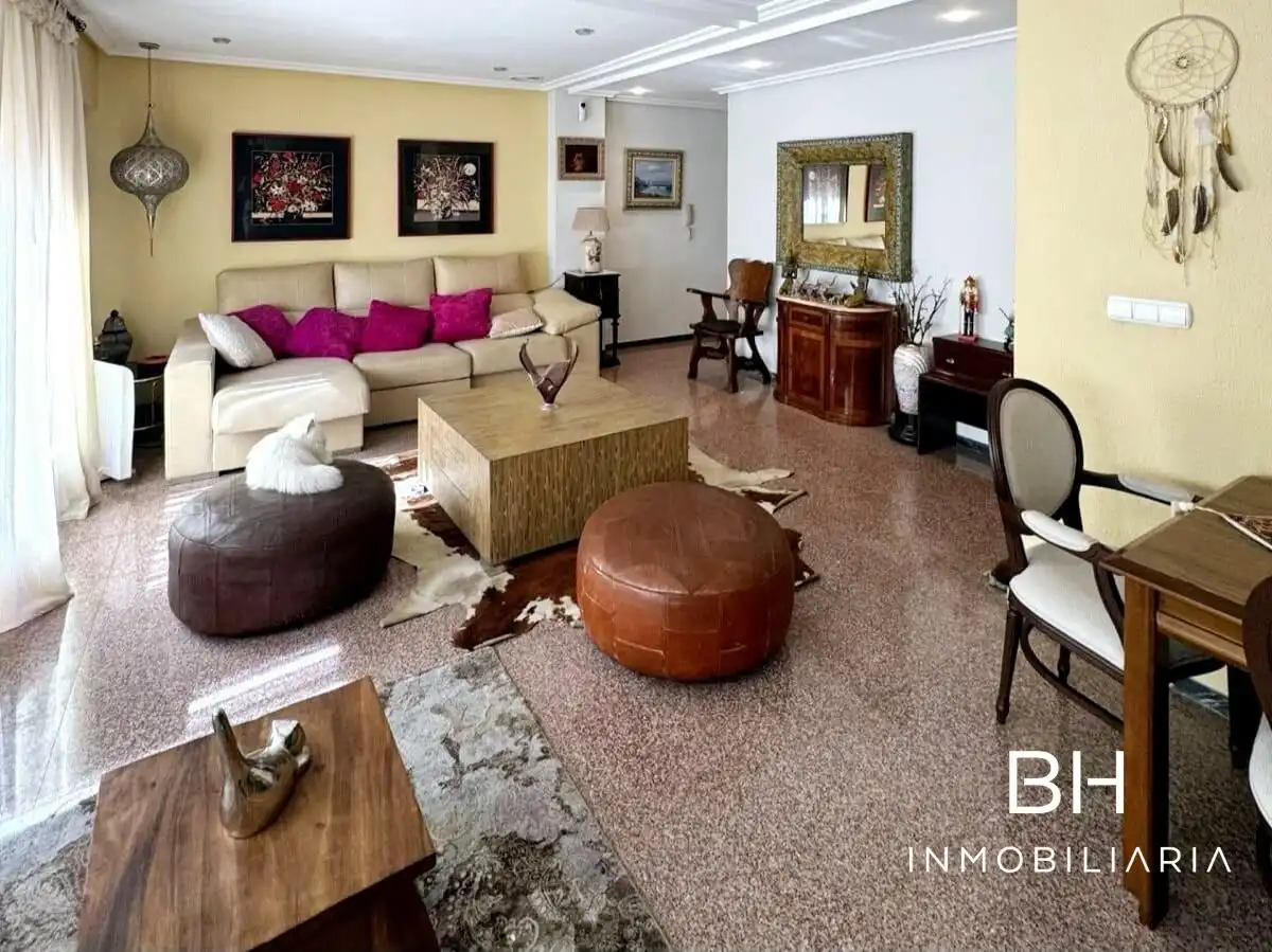 Sala d'estar de Pis en venda en Elche / Elx amb Aire condicionat, Calefacció i Jardí privat