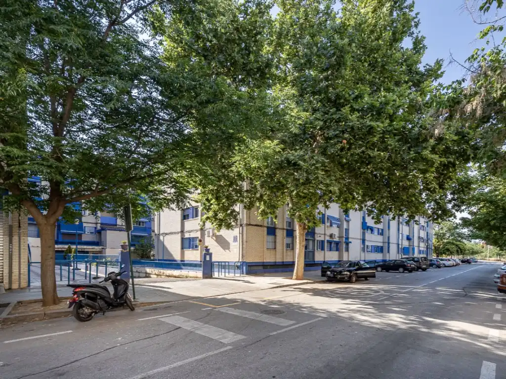 Vista exterior de Pis en venda en Granada amb Calefacció