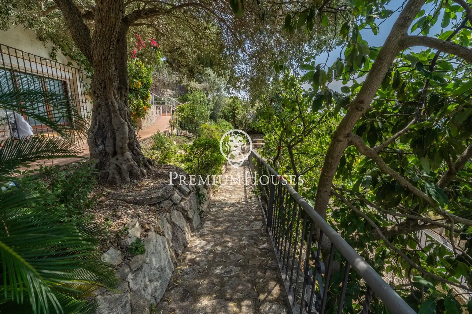 Vista exterior de Casa o xalet en venda en Arenys de Munt amb Calefacció, Jardí privat i Terrassa