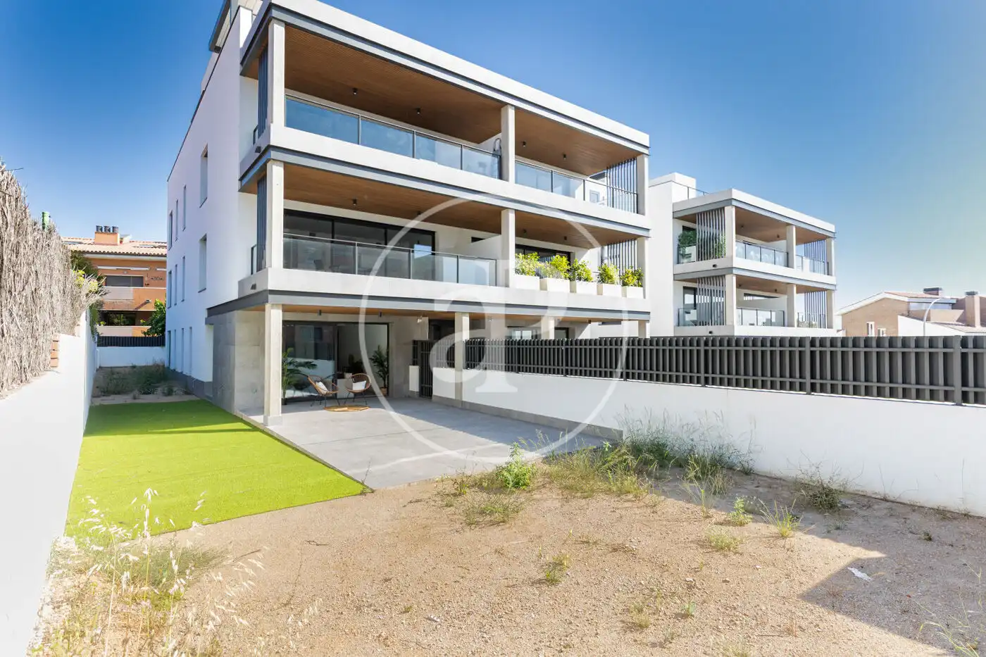 Vista exterior de Piso en venta en Sant Cugat del Vallès con Aire acondicionado, Calefacción y Jardín privado