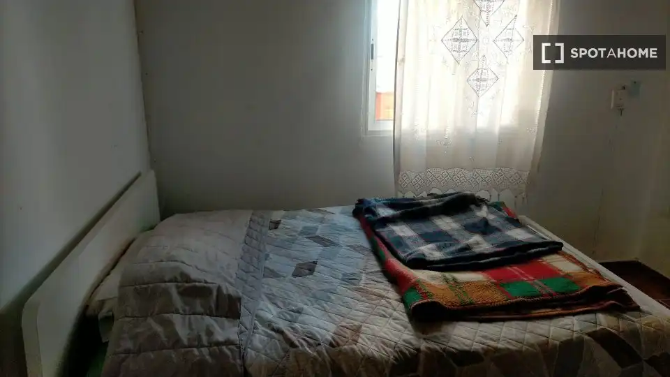 Bedroom of Flat for share in Godella  with Air Conditioner, Heating and Furnished