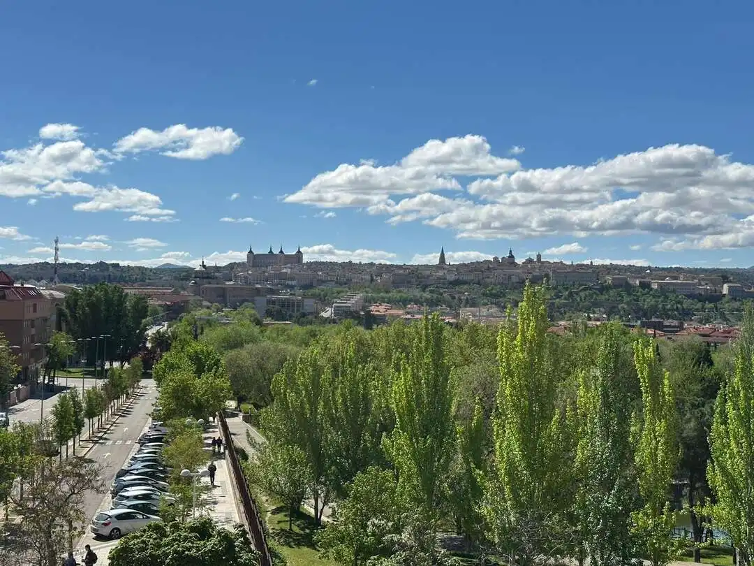 Außenansicht von Wohnung zum Verkauf in Toledo mit Klimaanlage, Heizung und Privatgarten