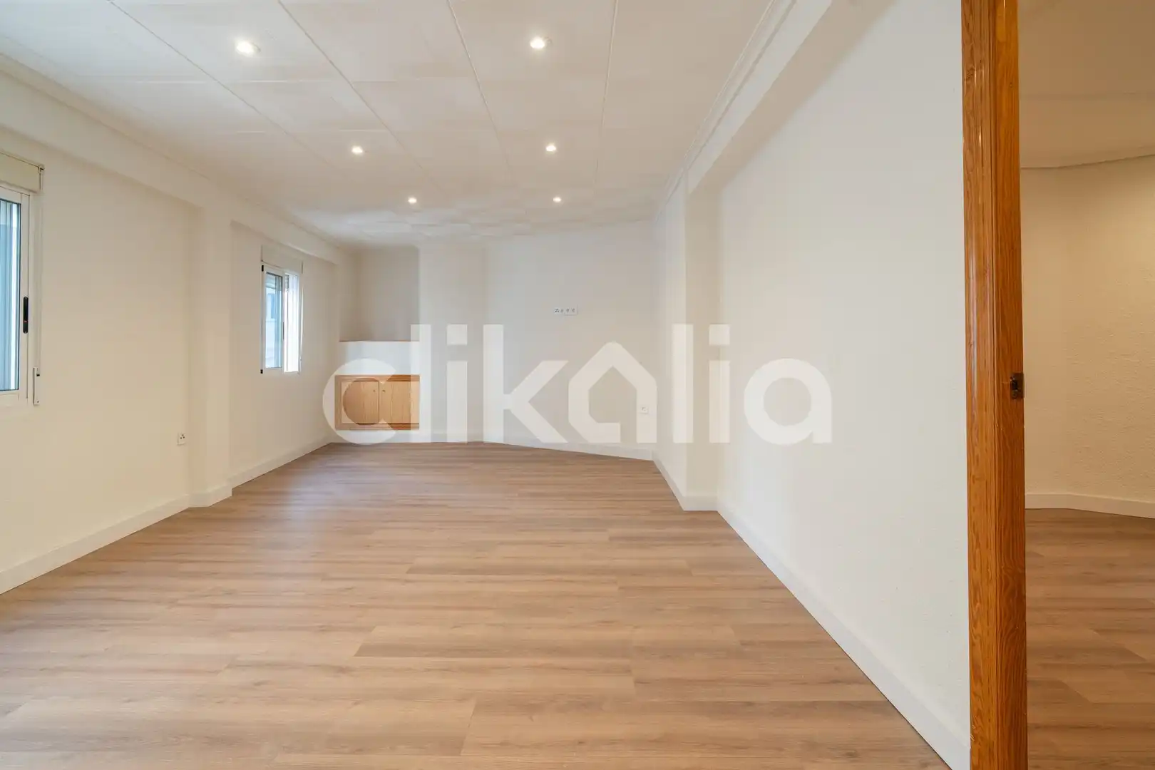 Flat for rent in Torrent  with Air Conditioner and Terrace
