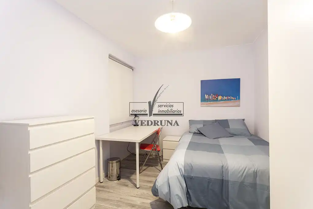 Bedroom of Flat for rent in Zaragoza  with Heating, Oven and Washing machine