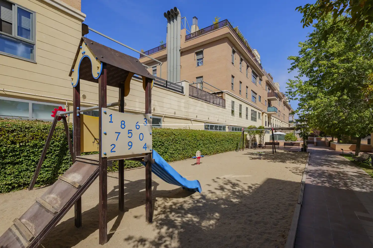 Vista exterior de Piso en venta en Parla Este