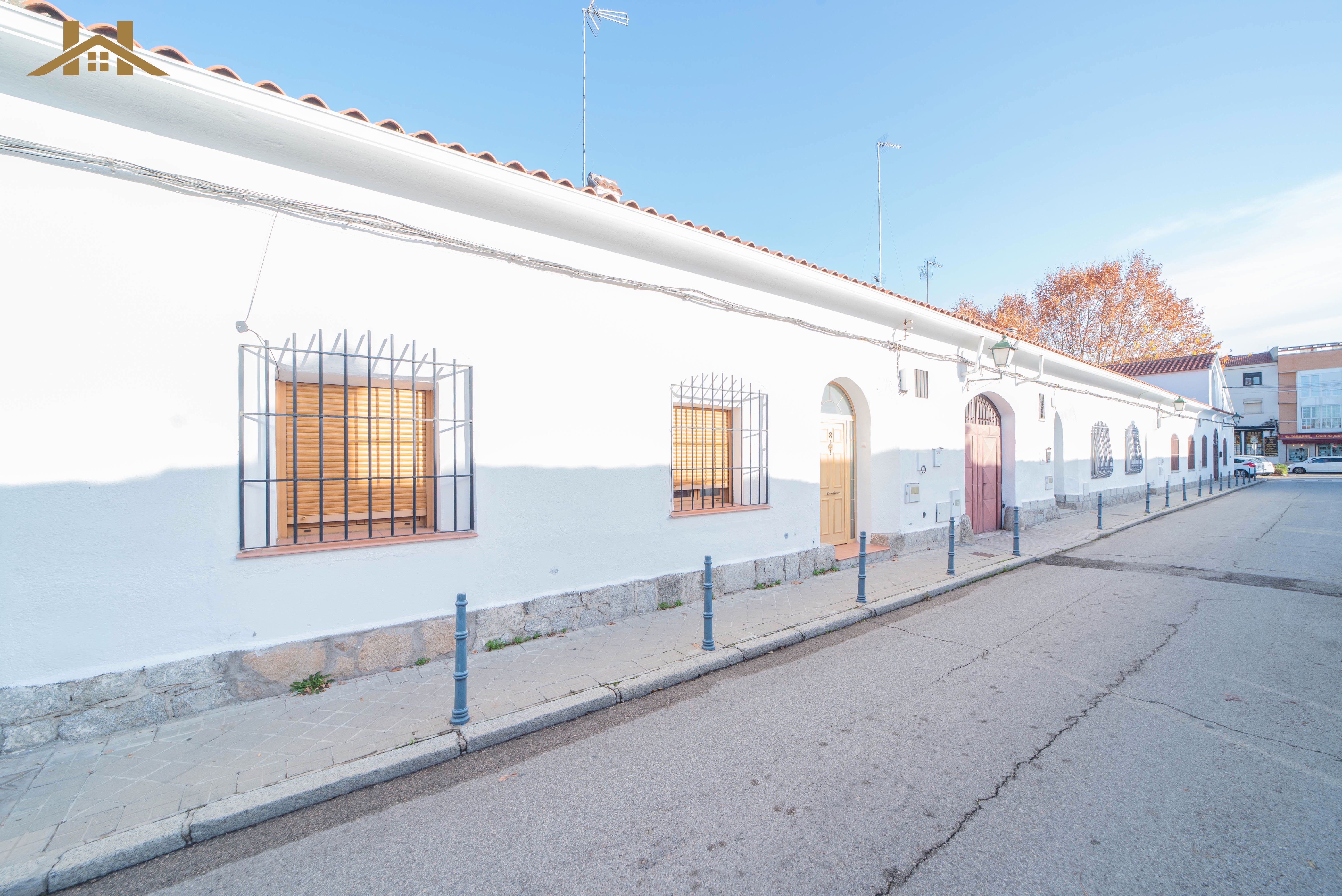 Vista exterior de Casa o xalet en venda en Villanueva de la Cañada amb Calefacció, Jardí privat i Terrassa