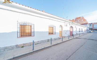 Vista exterior de Casa o xalet en venda en Villanueva de la Cañada amb Calefacció, Jardí privat i Terrassa