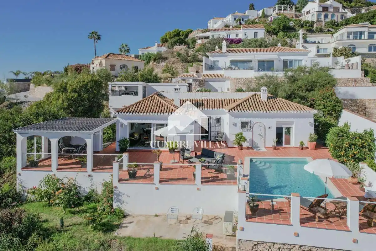 Vista exterior de Casa o xalet en venda en Almuñécar amb Jardí privat, Terrassa i Traster