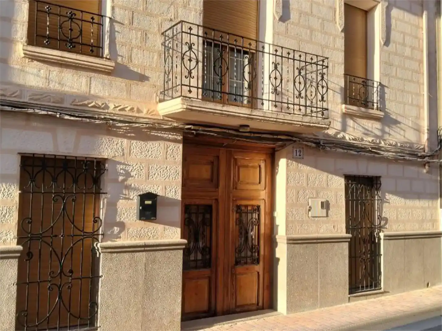 Exterior view of Flat for sale in Otos  with Air Conditioner, Private garden and Storage room