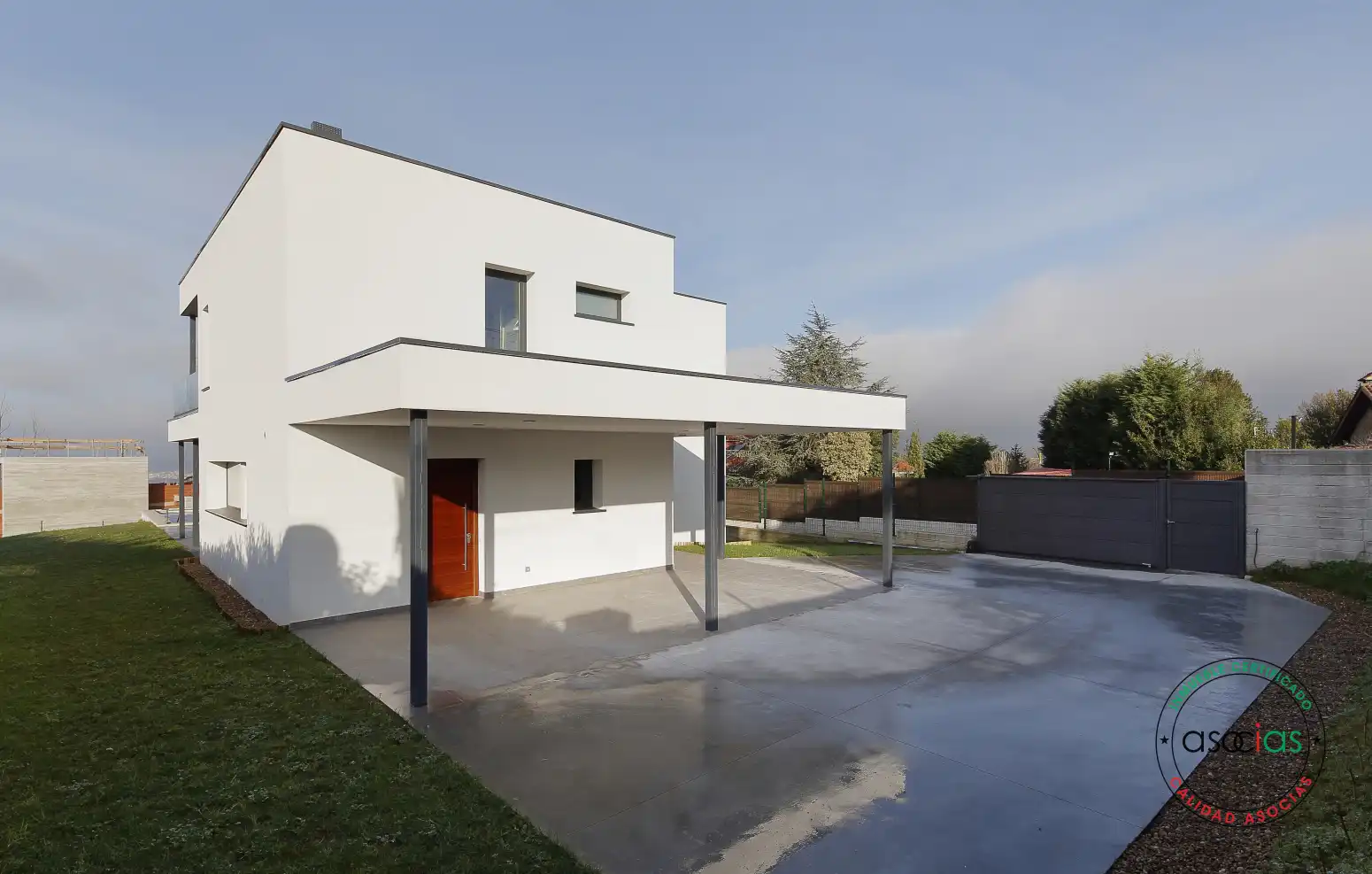 Vista exterior de Casa o xalet en venda en Gijón  amb Calefacció, Jardí privat i Terrassa