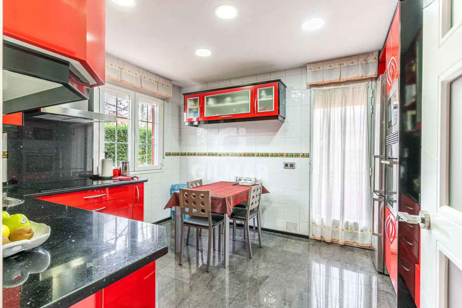 Cuina de Casa o xalet en venda en Arroyomolinos (Madrid) amb Calefacció, Jardí privat i Piscina