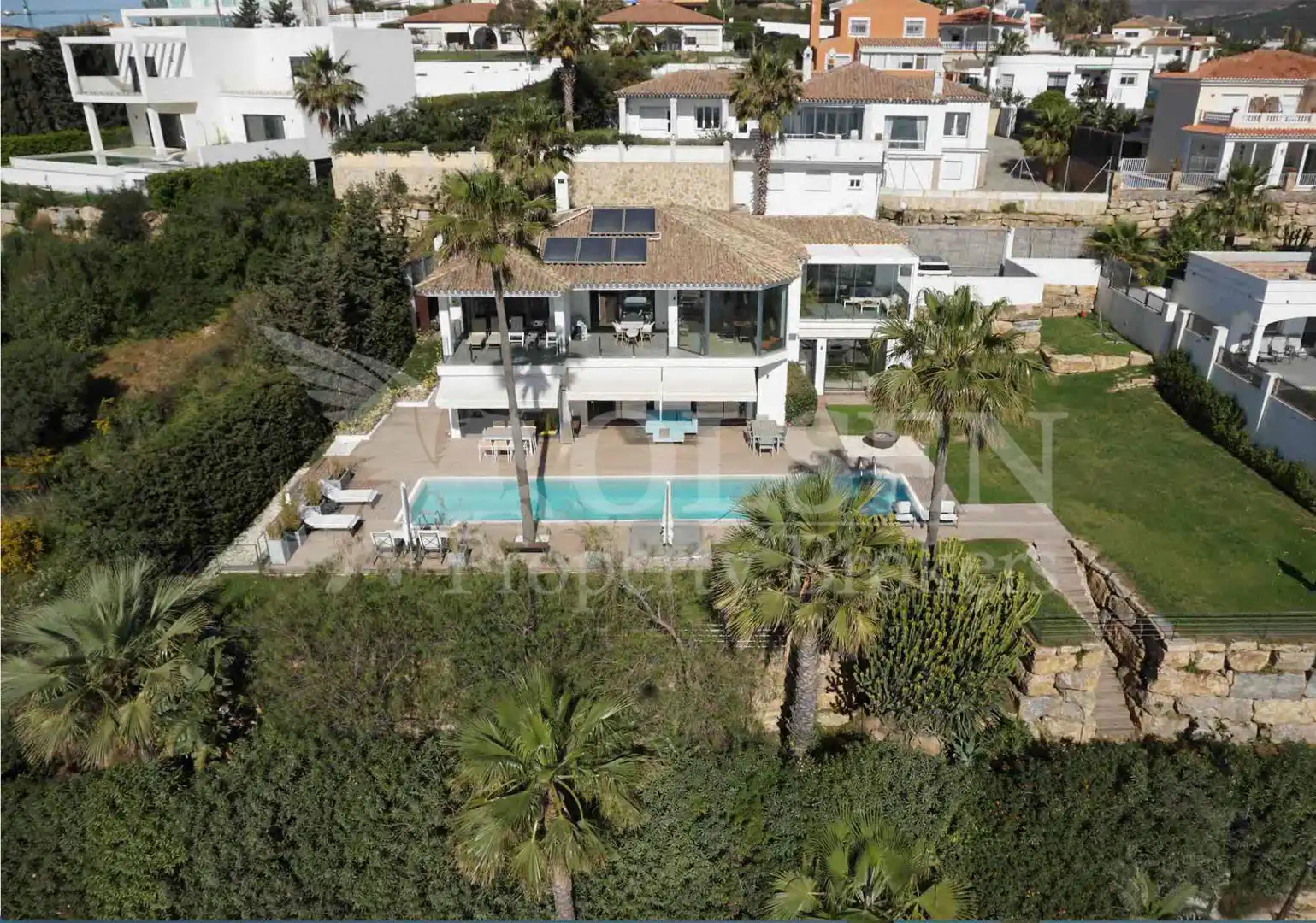 Vista exterior de Casa o chalet en venta en Estepona con Aire acondicionado, Calefacción y Jardín privado