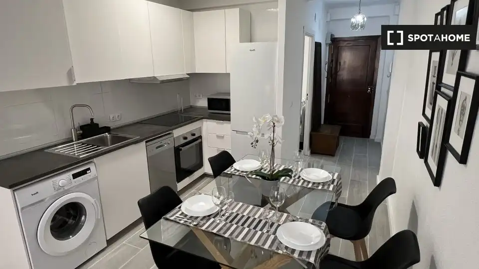 Kitchen of Flat for share in Málaga  with Air Conditioner, Terrace and Furnished
