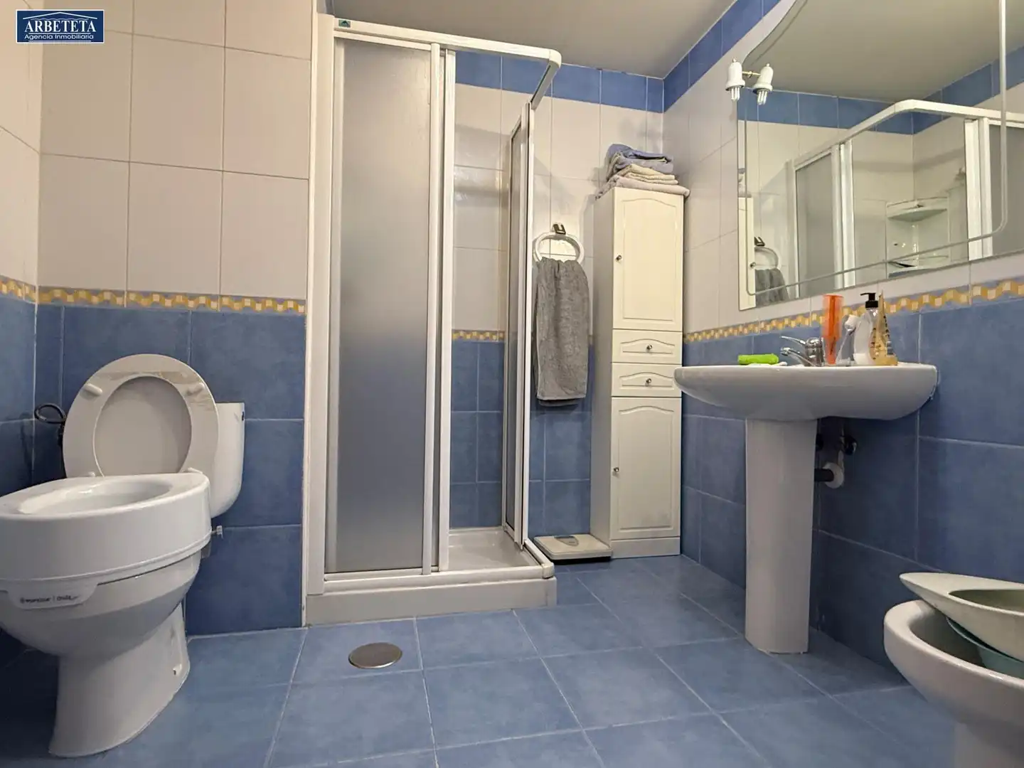 Baño de Piso en venta en Guadalajara con Calefacción, Trastero y Amueblado